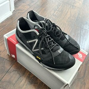 New balance women size 7 silver black 
Minimus trail running | light weight